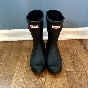 Hunter Black Matte Mid-Calf Rain Boots with Red Logo *Like NEW